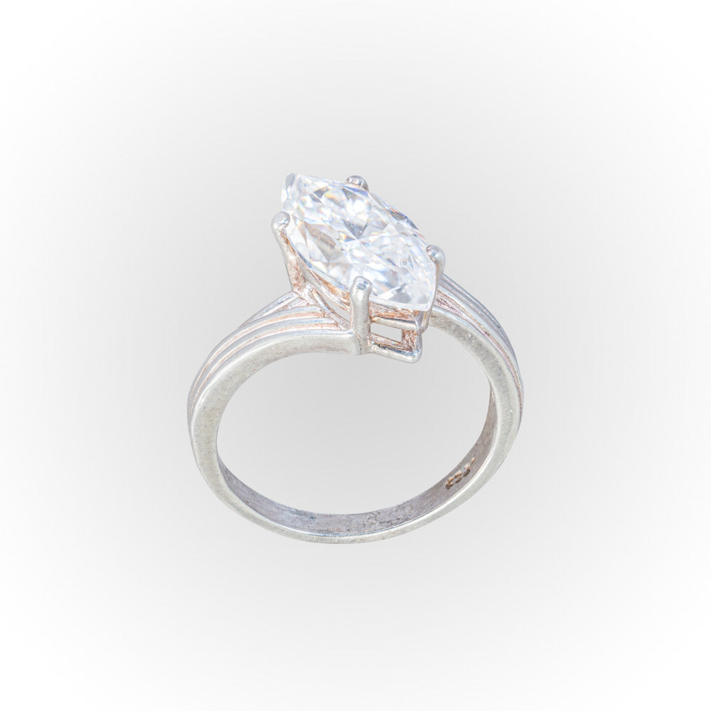 Offset Moissanite